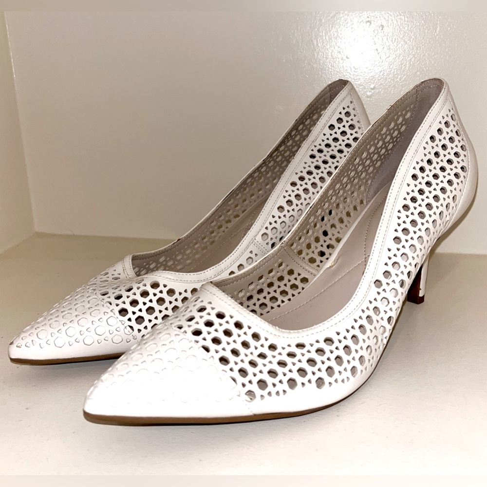 Alfani Sz. 11M white pumps. 3” heels. Perforated manmade materials.